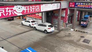 电商平台没有订单，实体店也没有人，只有倒闭，没有未来