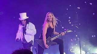 Nita Strauss makes a Surprise Appearance on Stage with Alice Cooper for School's Out!