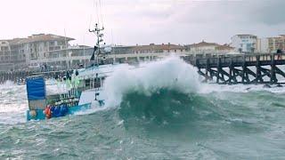  DANGER GROSSE HOULE, ENTRÉE ET SORTIE DANGEREUSES POUR LES BATEAUX À CAPBRETON. BIGWAVES 