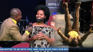 Pst Theogene akoreye Umugore we AGASHYA mu Rusengero/Imodoka yadutwaye Gusezerana yadutayeyo-UBUHAMY