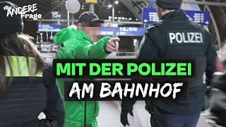 Gewalt am Bahnhof: Unterwegs mit der Polizei | Die andere Frage