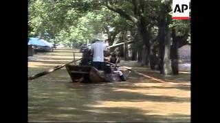 Residents of Changsha City battle to save homes from flooding