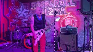 Metal Health - Quiet Riot tribute - Guitar Shredding ! @ Rock And Roll Pizza - Simi Valley.