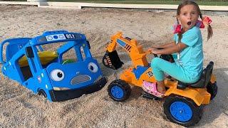 Sofia rescues a Mini bus and plays in the sand