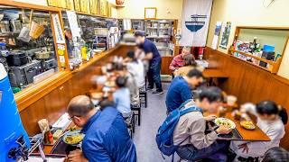 Many customers visit the restaurant to eat freshly fried tempura.