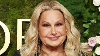 Jennifer Coolidge’s Voice Switch Has Fans in a Frenzy at the Golden Globes