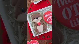 Valentine Otter Cookie Set | Cookie Decorating with Royal Icing #cookiedecorating