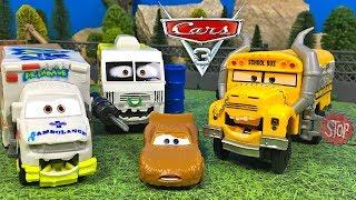 CARS 3 DEMO DERBY CHOMP AND CHASE MISS FRITTER DR DAMAGE ARVI PERSIGUEN A RAYO MCQUEEN