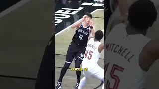 Donovan Mitchell face to face dunk over Yuta Watanabe