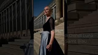 Midi Dirndl Luna samt blau | Edelnice Trachtenmode | Edle Tracht aus dem Herzen Bayerns