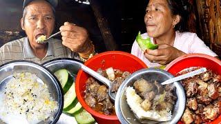 jungle man's wife cooks pork curry and rice for jungle man || family in the jungle @junglefamily