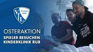 Der VfL Bochum 1848 besucht das Kinderkrankenhaus der RUB