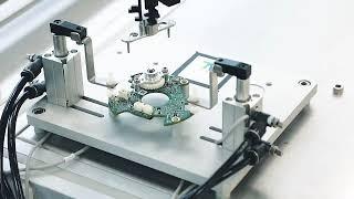 Коллаборативный робот TM Robot размещает SMD-компоненты на печатную плату