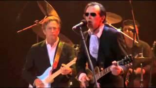 Joe Bonamassa 'Introducing Eric Clapton' to 'Further On Up The Road' from RAH Concert 2009