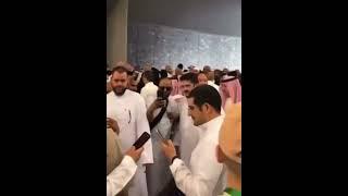 ‏الأمير عبدالعزيز بن فهد حفظه الله .. اثناء رمي الجمرات وتزاحم الناس للسلام عليه،