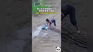 老公偷襲媳婦，妻子反擊潑他一身水~Husband attacks daughter-in-law, wife fights back and throws water on him~#shorts