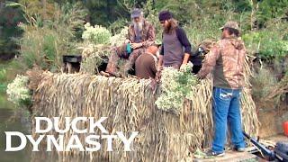 Duck Dynasty: Si and Jase Transform a Boat Into a Floating Duck Blind