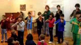 aula em grupo de violinos - escola de musica tio zequinha