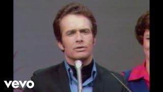 Merle Haggard - Okie From Muskogee (Live)