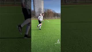 Lerne jetzt den Sancho Fussball Trick und lasse jeden Gegenspieler alt aussehen.️ #shorts