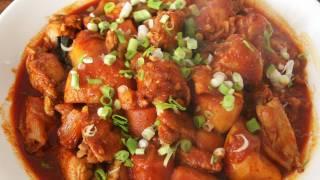 Traditional-style spicy braised chicken (Dakbokkeumtang: 닭볶음탕)