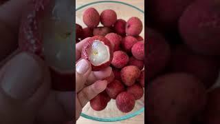 HOW TO EASILY PEEL LYCHEE #shorts