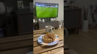 제과제빵 준비하는 친구한테 식빵이랑 호두파이 선물받은기념 인증샷!?ㅎㅎ
