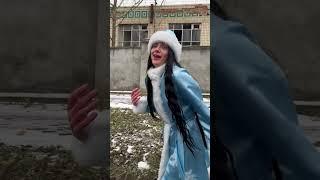 Уставшая снегурочка идёт домой | прикол