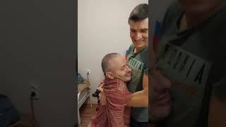 Кто людям помогает? / Виктор Счастливый