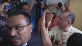 Grupo de "parapolicías" entra en iglesia y agrede a obispos en Nicaragua