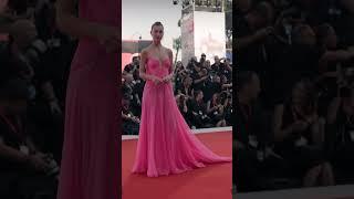 Sveva Alviti #albertaferretti #couturedress #pinkdress #chiffon #redcarpet ##venicefilmfestival