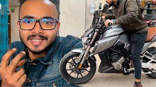 ২ টি নতুন Bike নিয়ে নিলাম Showroom থেকে , আমার Bike রেখে আসলাম 