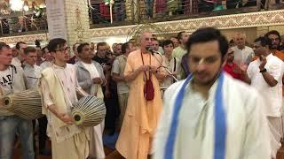 Niranjana Swami — Gaura-arati in Moscow (Russia) — 4-May-2019