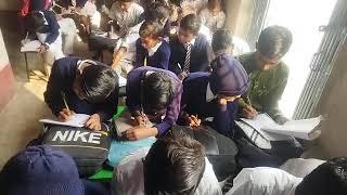 bacho ko padhate huye.