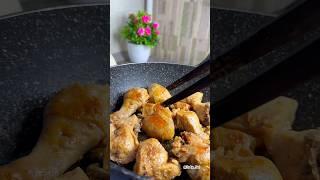 ~жареная картошка с курицей на сковородке ~