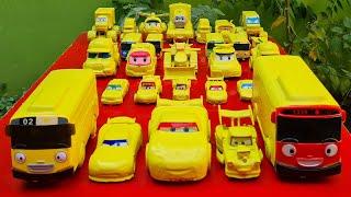 Clean up muddy mini Cars & disney car convoys! Play in the garden