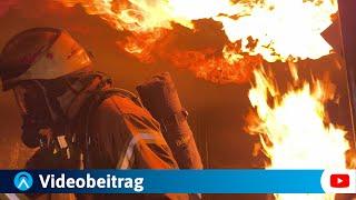 Von Flammen umgeben