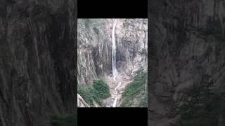 영화 속에서나 볼수 있는 신비한곳이 한국에 있다! mysterious natural giant waterfall
