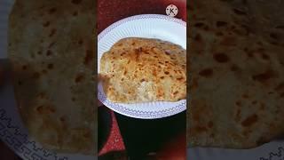 Ek beti roti banane Se lekar kamane tak ki himmat rakhti hai 🫡 #roti #3flavourin1Paratha #shorts