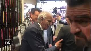 Ahmet Türk, Mardin Çarşısı’nda Ekrem İmamoğlu'na tesbih hediye etti.