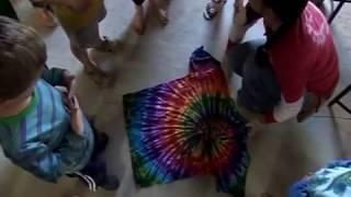 Making Rainbow Spiral Tie Dye With Children