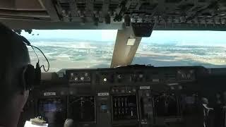 747 LANDING ..LOW ON SHORT FINAL ..PM Call below "GLIDE SLOPE" PF Correcting.