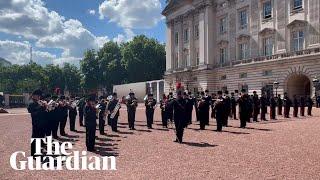 Taylor Swift's Shake It Off played during changing of the guard at Buckingham Palace