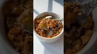 If you only have ONE peach left, make this HEALTHIER peach crisp! #peaches #shortscooking