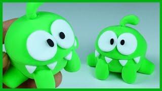 Лепим Ам Няма из пластилина. Om Nom from "Cut the Rope" in Plasticine.