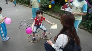 子晴欣玥 2017育全幼兒園親子園遊會 第五關動動腳 - 新莊青年公園(欣玥5y2m 子晴6y6m)