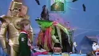 Jon Wade Emu's Wide World 1987 -  Grotbags encounter