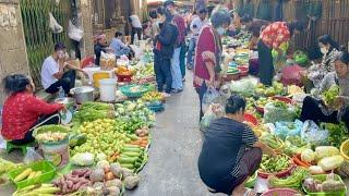 Daily Lifestyle Vendors In Market With Fresh Vegetables, Pork, Fish, Fruit, More |  Mak Mak Market