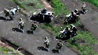 Horrible! Ukrainian blow up Russian soldiers trying to in groups battle on frontline