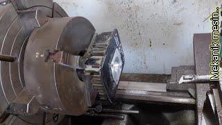 How to turn a 2 stroke cylinder head using a 3 chuck